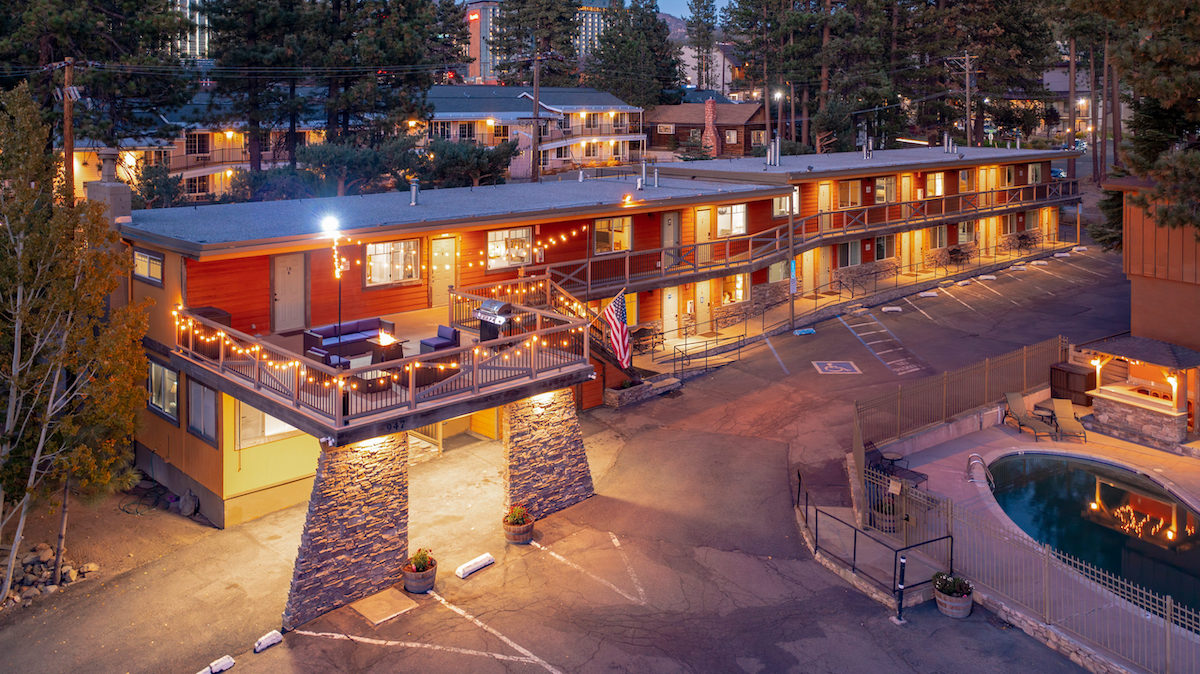 Resort Moose And Maple Lodge